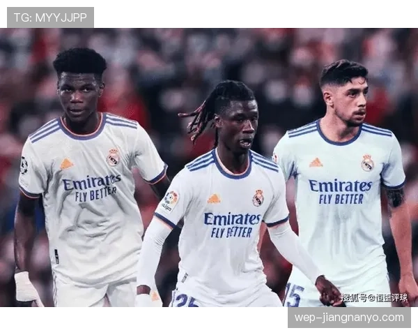 卡马文加与克罗斯：出球能力及中场组织结构对比分析