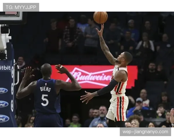 利拉德突破制造空切助攻提升球队关键回合效率