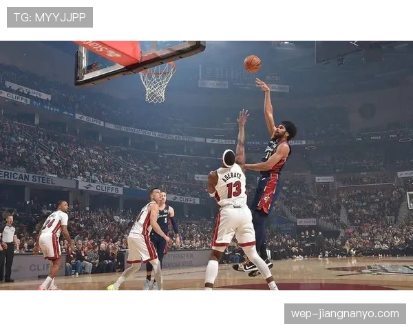 哈登挡拆制造错位胜过库里，提升进攻效率与串联