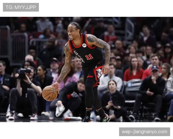 德罗赞利用背打和中距离稳定得分，持续拉开与对位球员的效率差距